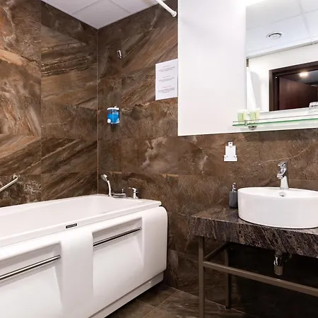 Hotel Adoryal 4*